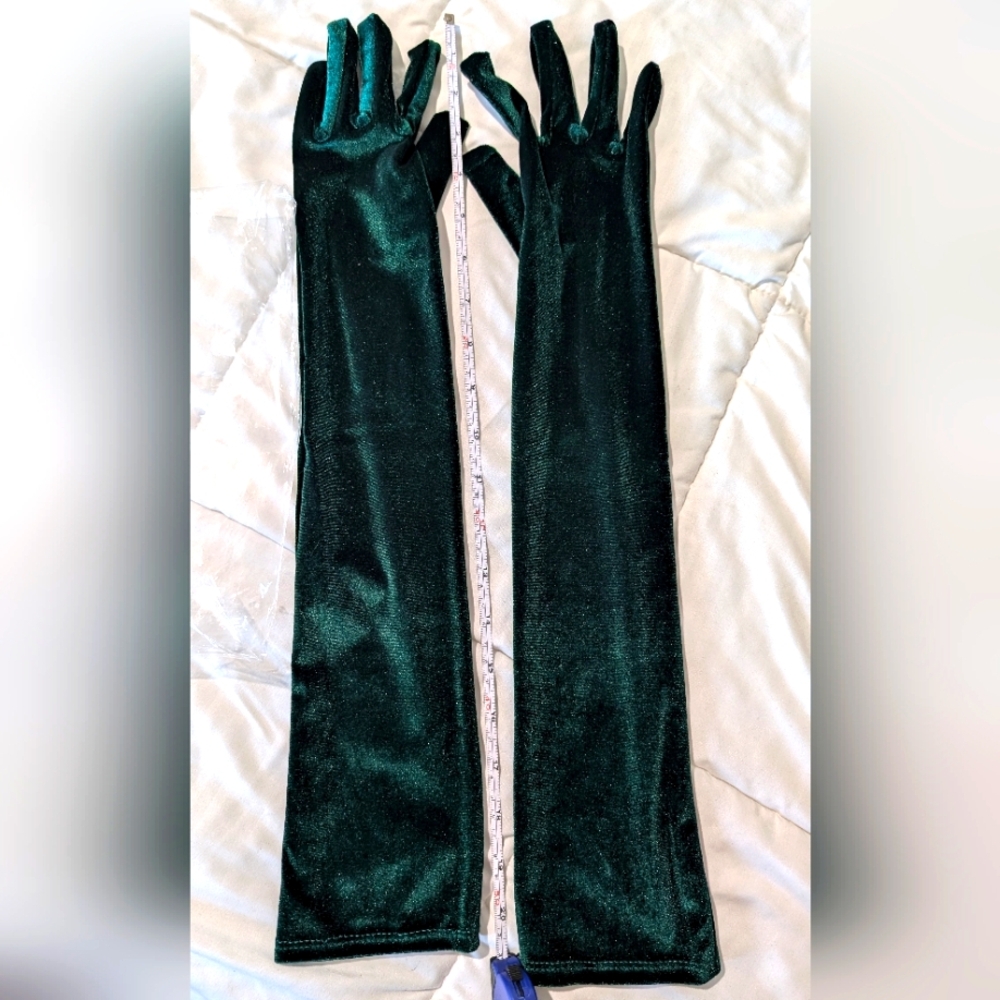 Elegant Green Velvet Opera Gloves